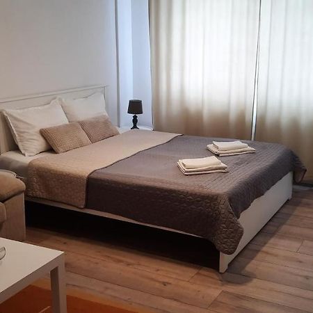 Lyra Apartment Сфинту-Ґеорґе Екстер'єр фото